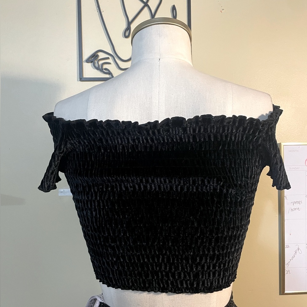 TopShop velvet off the shoulders crop top - Picture 2 of 3